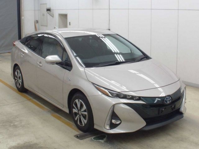 1098 Toyota Prius phv ZVW52 2021 г. (NAA Osaka)